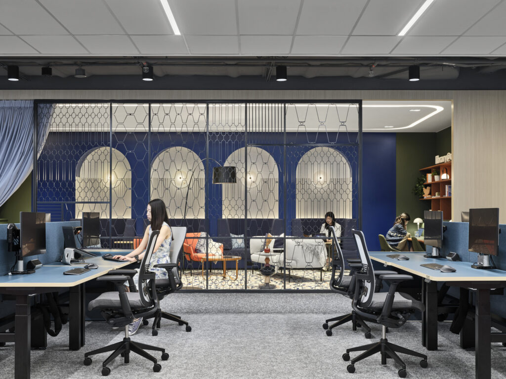 Social Media Company Singapore Facilitate Corporation Commerical World Class Office Fitouts