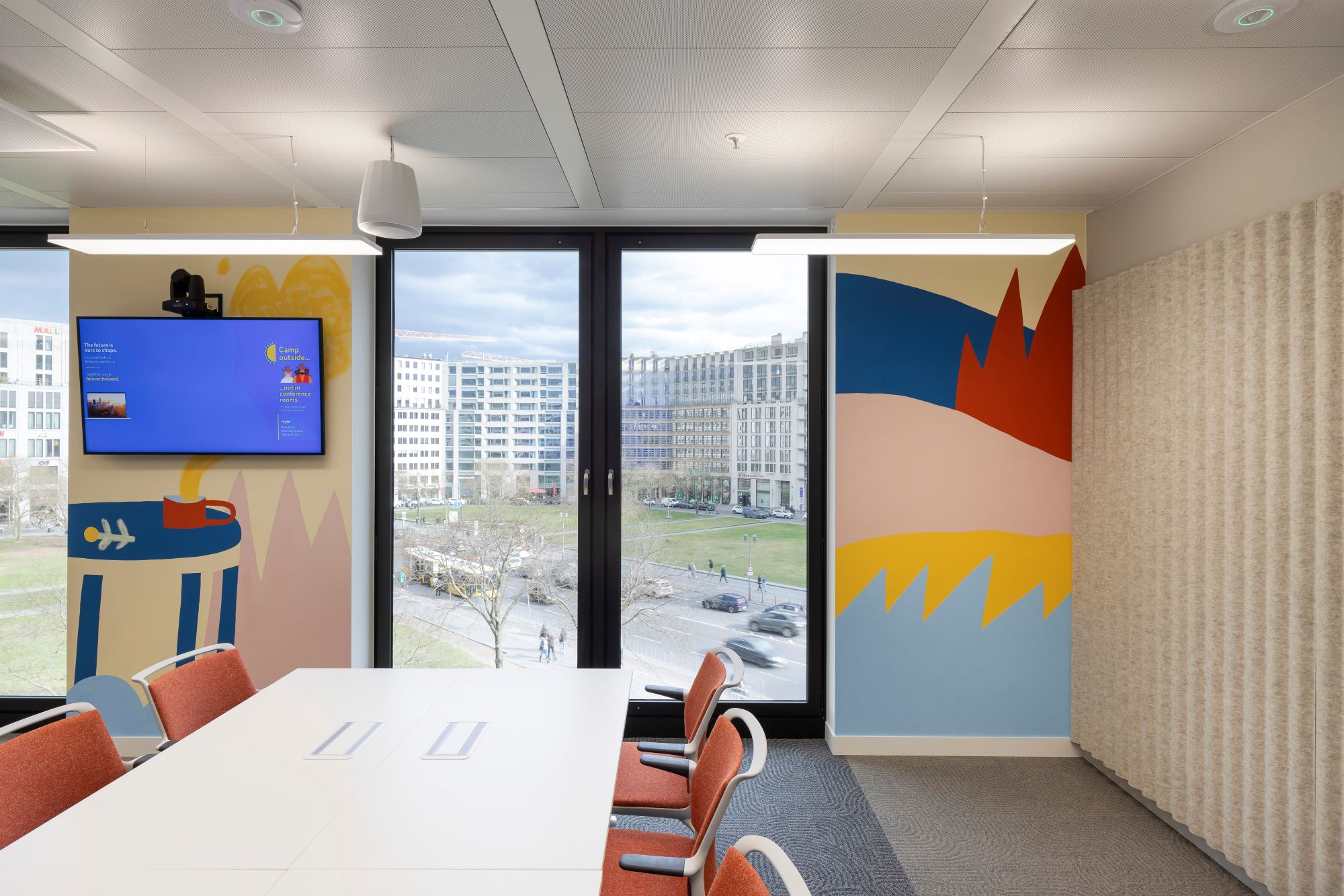 WORKDAY FACILITATE OFFICE DESKS ()