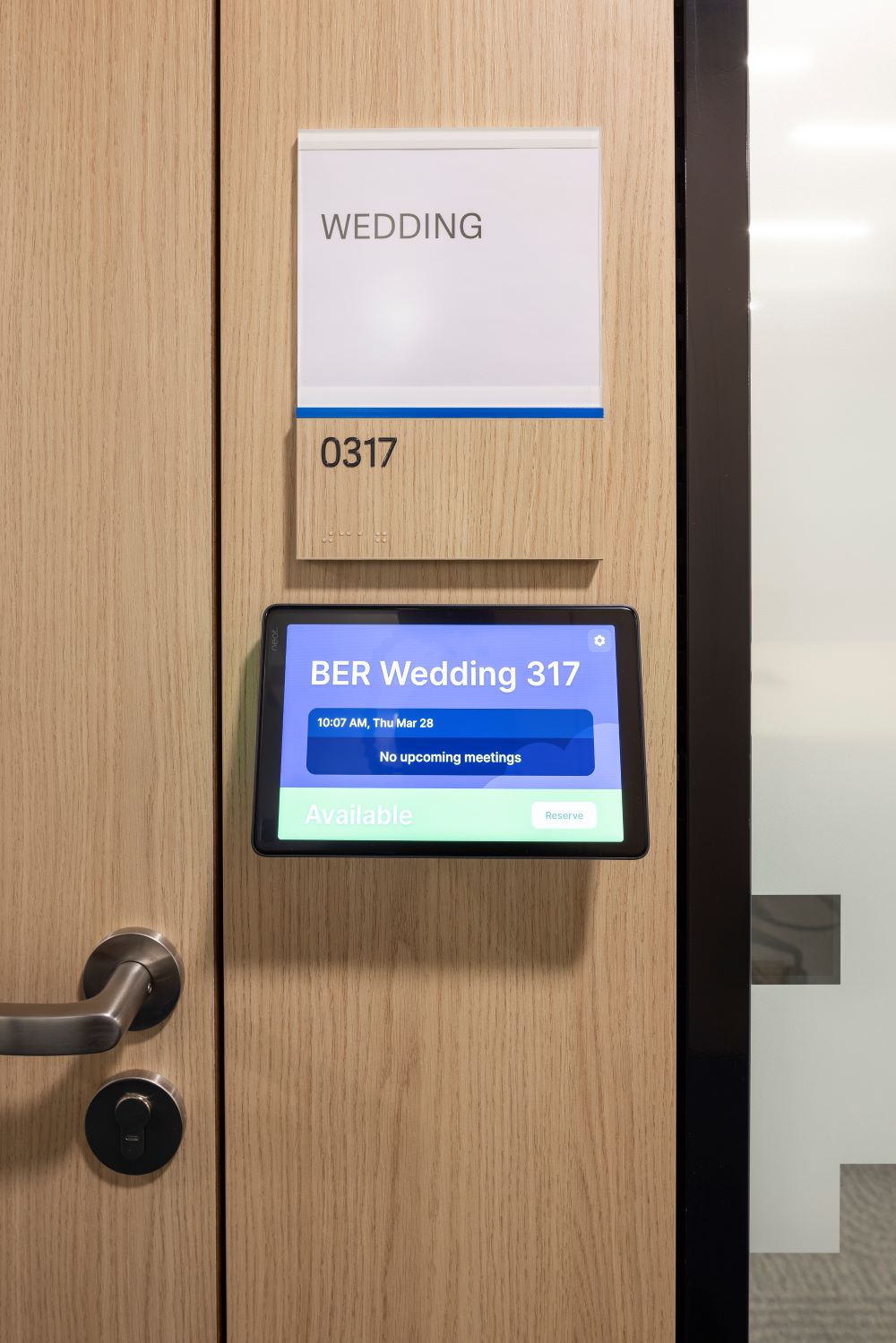 WORKDAY FACILITATE SMALL MEETING ROOM ()