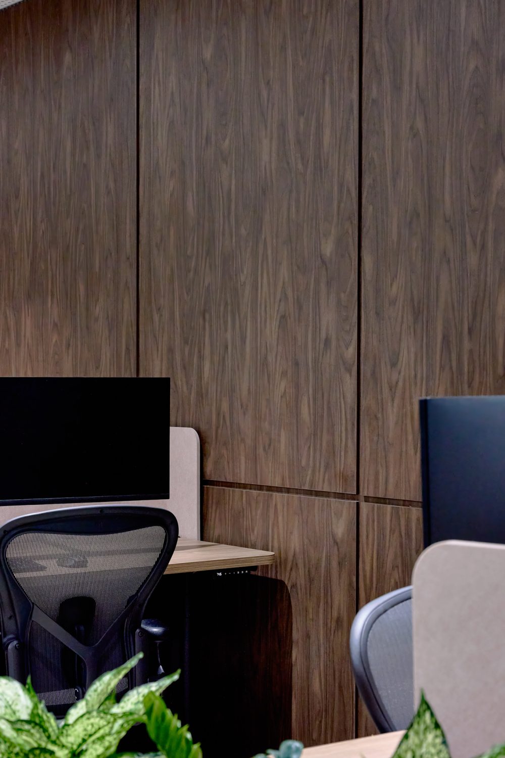 Facilitate + King & Spalding Office desk ()